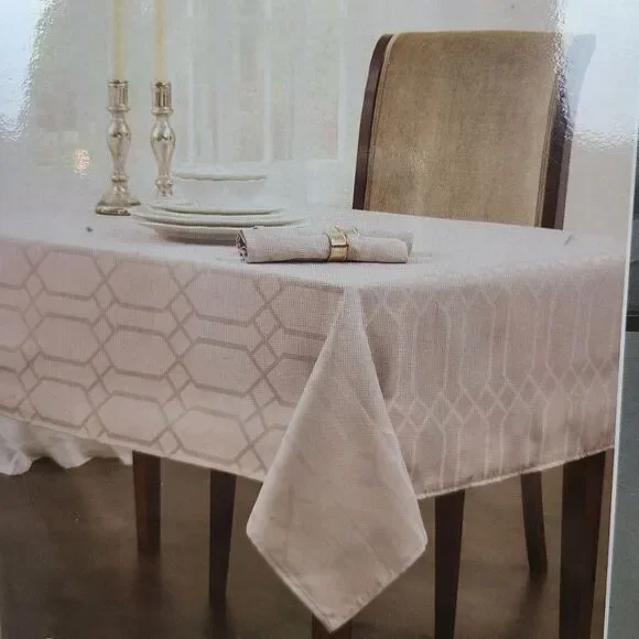 CHAGALL Spillproof Rectangular Tablecloth in  Rio Red - Picture 3 of 12